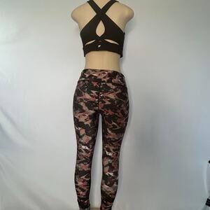 Fabletics 2 Piece Activewear Set Women’s M Black Sports Bra & Printed Leggings